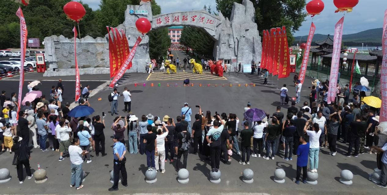 東方紅林業局赫哲湖畔民宿度假區16日正式營業(圖1)