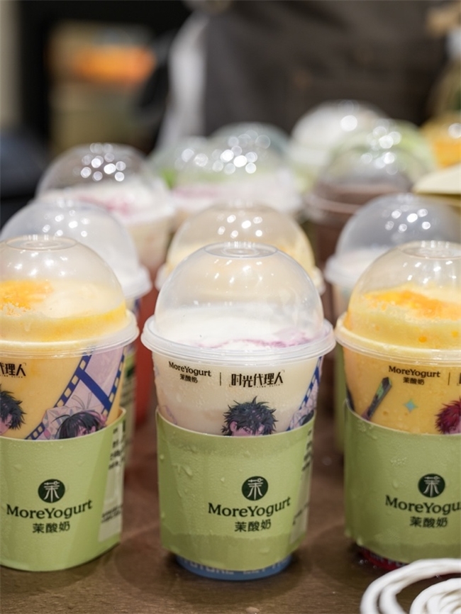 動畫迷必打卡！茉酸奶《時光代理人》主題店上線(圖1)