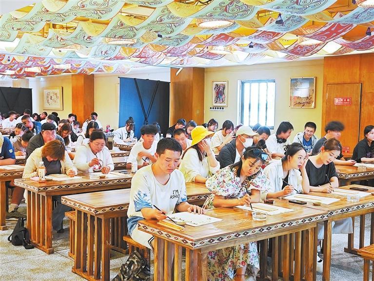敦煌不老 花樣綻放——樂動敦煌文旅產業綜合體多元賦能鑄就文化傳承創新範本-新華網(圖2)