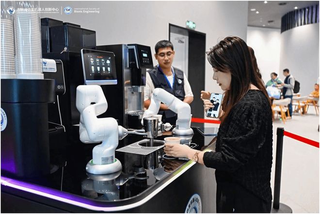2025吉林省首屆機器人文化節盛大開幕 仿生科技與智能體驗引爆國慶假期(圖7)