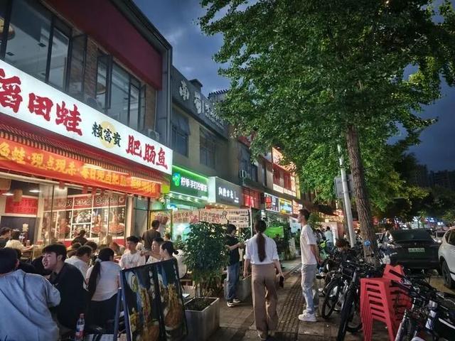 央媒關注！成都這三條街爆火！(圖3)