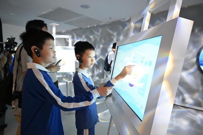 九遊app入口：從“橋上過”到“島上覽” 深中通道“海上會客廳”開啟文旅新境(圖3)