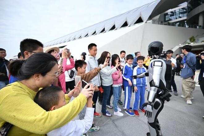 九遊app入口：從“橋上過”到“島上覽” 深中通道“海上會客廳”開啟文旅新境(圖5)