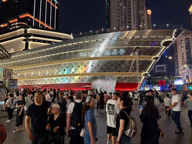 一艘“巨輪”創造的上海奇跡：3個月落地每天8萬人打卡引爆一座城(圖1)