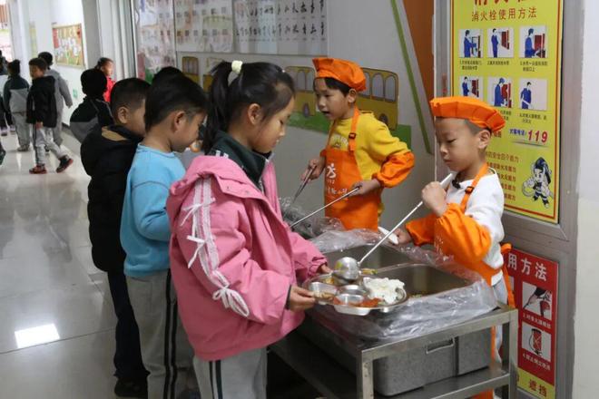 機器人掌勺10分鍾搞定1500人飯菜！北京中小學268個智慧食堂來了(圖10)