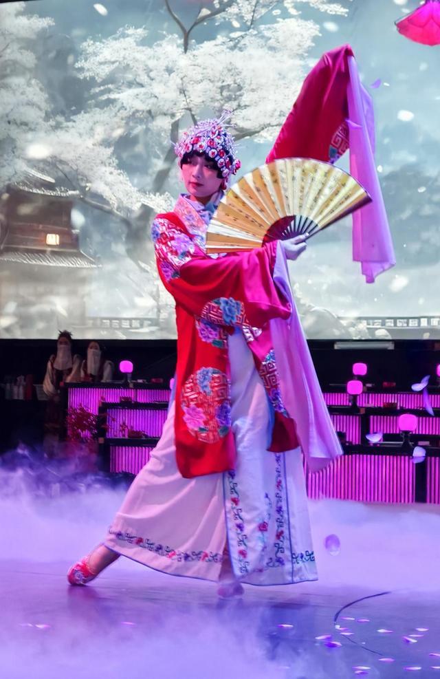 昆明新名片！來“覺宴”吃一頓“有劇情”的過橋米線(圖2)