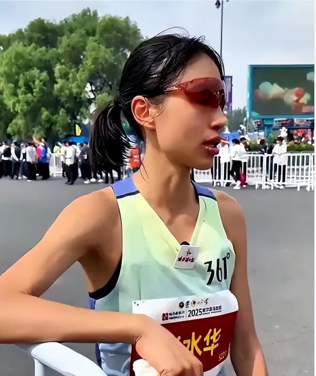 “最快女護士”張水華被醫院警告處分指其存在違規兼職取酬、以虛假理由獲得調休行為醫院證實(圖2)