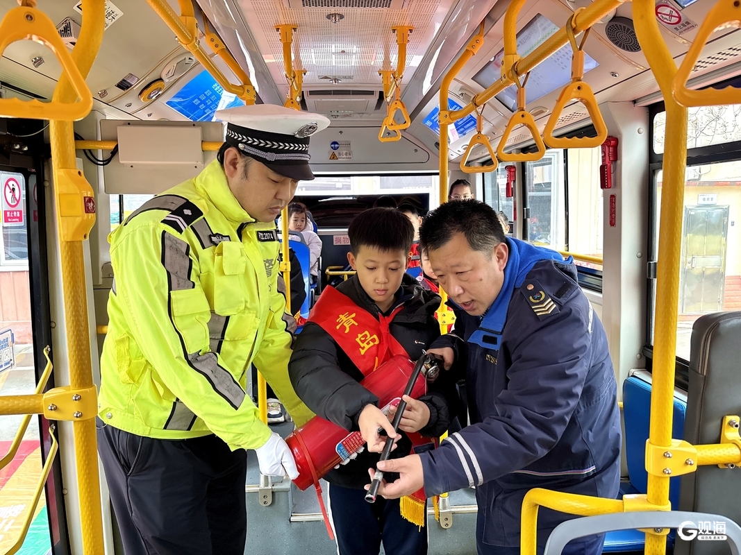 開學第一課：青島巴士“鋪”出安全路沉浸式體驗讓交通安全“看得見”(圖5)