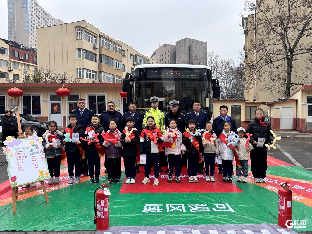 開學第一課：青島巴士“鋪”出安全路沉浸式體驗讓交通安全“看得見”(圖8)