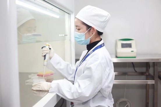 覓睿科技獲得外觀設計專利授權：“寵物投食器（Pet7）”(圖1)